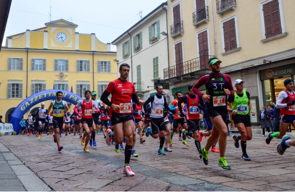Ultra K Marathon: Anno 2016 - Atleti in partenza da piazza della Libertà